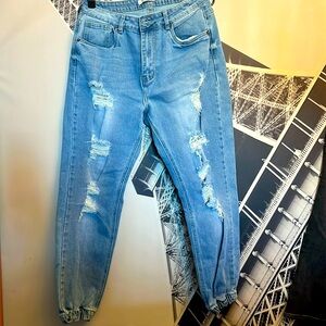 American BAZI Jeans NWT 98% cotton 2% spandex High-Rise distressed Banded Ankle